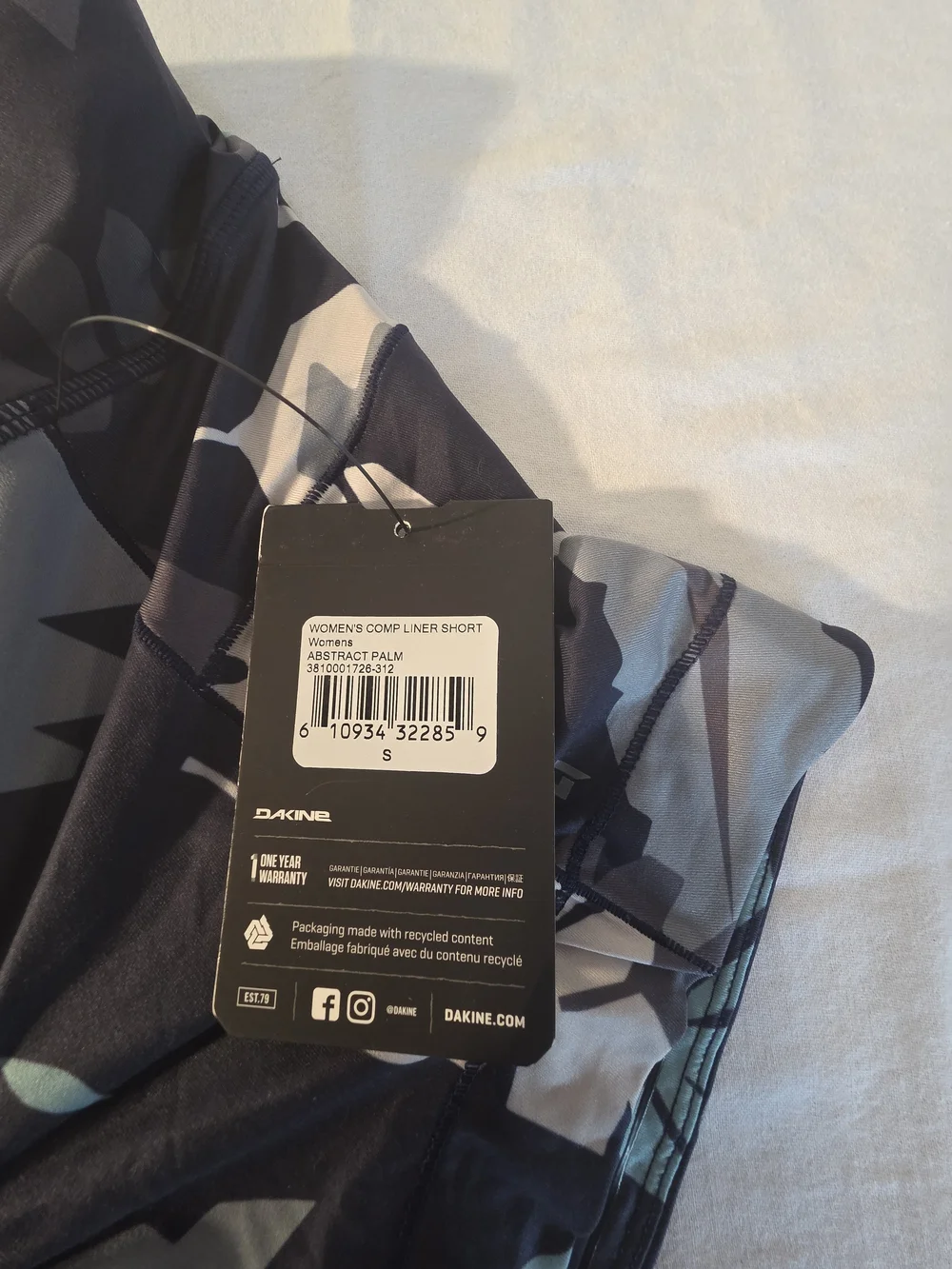 Dakine Women's Blue Black Tropical Crop Liner Biking Shorts